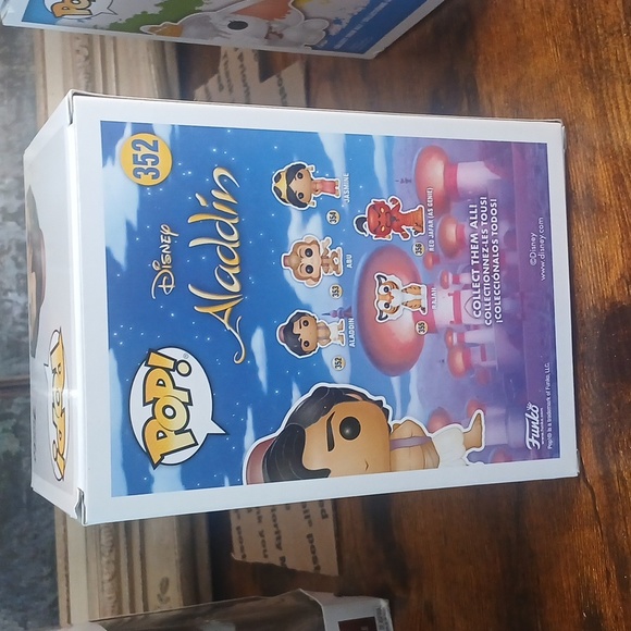 Disney Aladdin Pop! Vinyl with Purple Vest - Picture 5 of 7